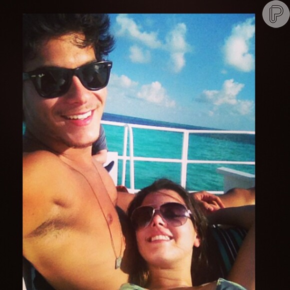 Giovanna Lancellotti e Arthur Aguiar curtiram férias em Cancun
