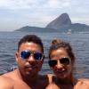 Ronaldo postou foto de passeio de lancha pelo Rio de Janeiro ao lado da namorada, Paula Morais