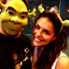 Thiago Martins postou uma foto com Paloma Bernardi brincando com o filme 'Shrek'