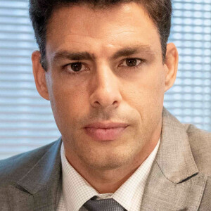 Novela 'Um Lugar ao Sol': Túlio (Daniel Dantas) faz Christian (Cauã Reymond) se aliar a ele para roubar Santiago (José de Abreu)