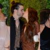 Cleo, Fiuk e Antonia Morais trocaram beijos com os respectivos companheiros em lançamento
