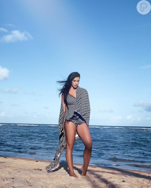 Andressa Suita é antenada com as tendências de moda praia e prioriza modelos que valorizem seu corpo