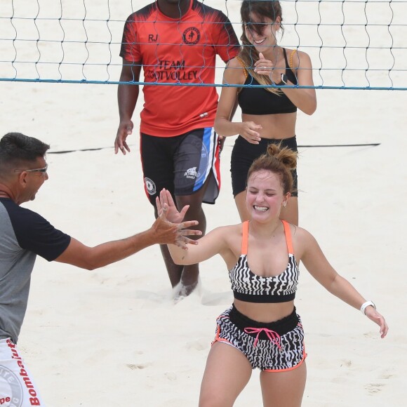 Exercícios de Larissa Manoela são focados em ganho de força e massa muscular