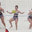 Moda fitness de Larissa Manoela: atriz treina na praia com conjuntinho gráfico e neon