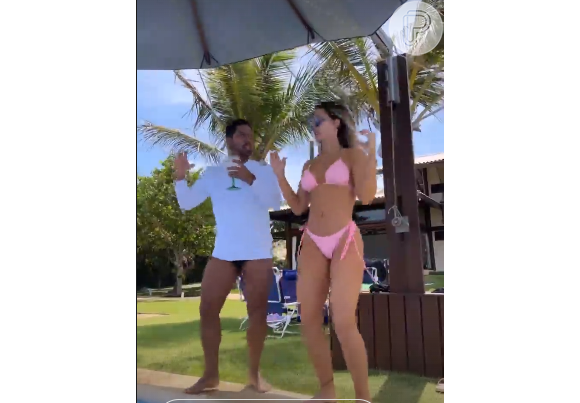 Virgínia Fonseca exibiu corpo em biquíni rosa para curtir piscina em Fortaleza (CE) com amigos e família e arrancou elogios dos seguidores