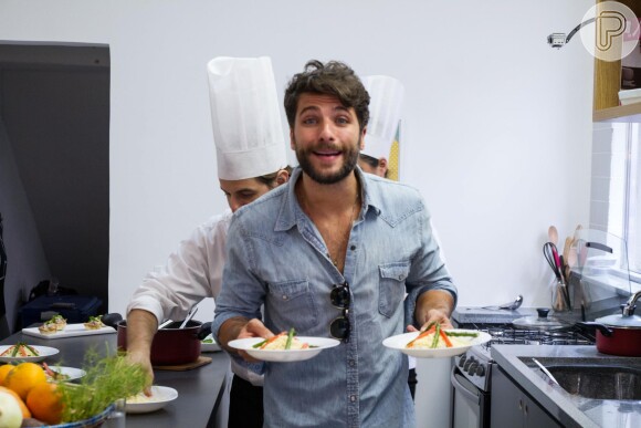 Bruno Gagliasso também ajudou a preparar spaguetti com cogumelos, cesta de carne seca e cheese cake com calda de goiaba