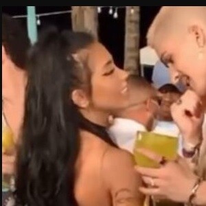 João Guilherme levou toco de MC Mirella