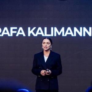 Rafa Kalimann participou de palestra motivacional em um congresso de negócios
