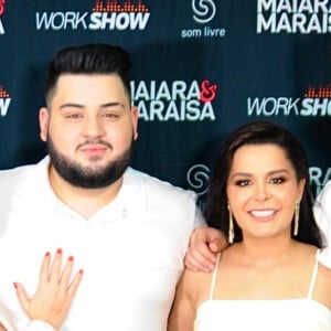 Maiara e Maraisa receberam Gustavo, irmão de Marília Mendonça no show 'Festa do Branco', em São Paulo
