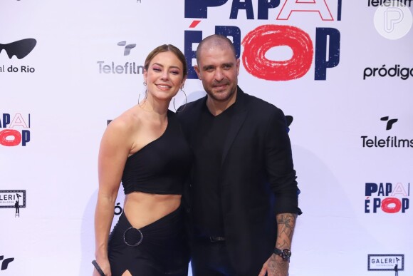 Paolla Oliveira e Diogo Nogueira prestigiaram à première do filme 'Papai é Pop'
