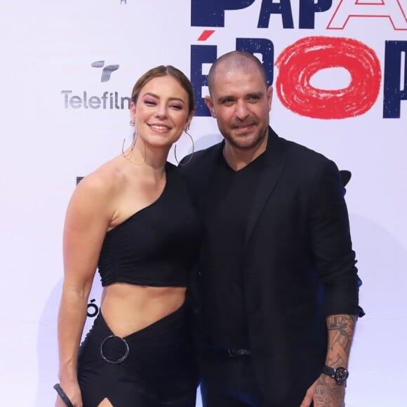 Paolla Oliveira e Diogo Nogueira prestigiaram à première do filme 'Papai é Pop'