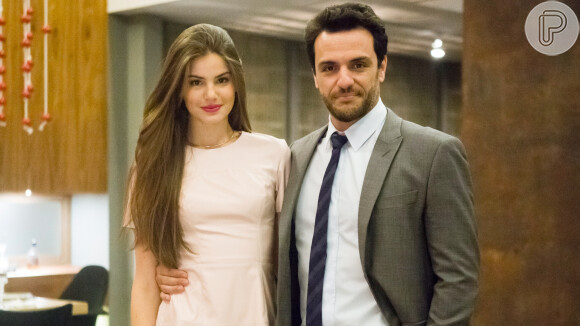 Camila Queiroz contracenou com Rodrigo Lombardi em 'Verdades Secretas'