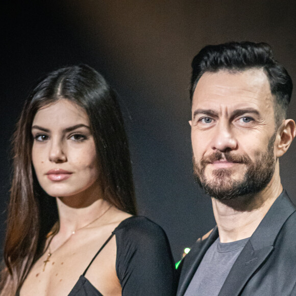 Angel (Camila Queiroz), que se envolveu com Percy (Gabriel Braga Nunes), teme ser entregue na novela 'Verdades Secretas 2'