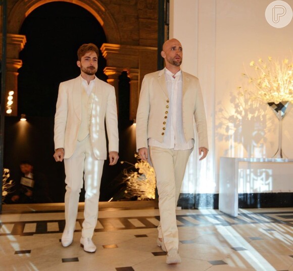 Thales Bretas resgatou uma série de fotos do casamento com Paulo Gustavo para homenageá-lo