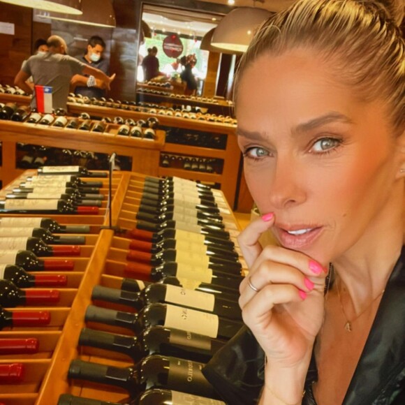 Adriane Galisteu deu lições de autoestima: 'Se amar do jeito que você é, com seus defeitos e qualidades é o primeiro passo'