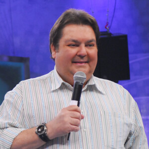 Faustão brincou com o emagrecimento do filho João Guilherme ao reestrear na Band: 'Parece vara pau'
