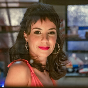 Elenice (Ana Beatriz Nogueira) revela farsa de Christian (Cauã Reymond) a Lara (Andreia Horta) na novela 'Um Lugar ao Sol'