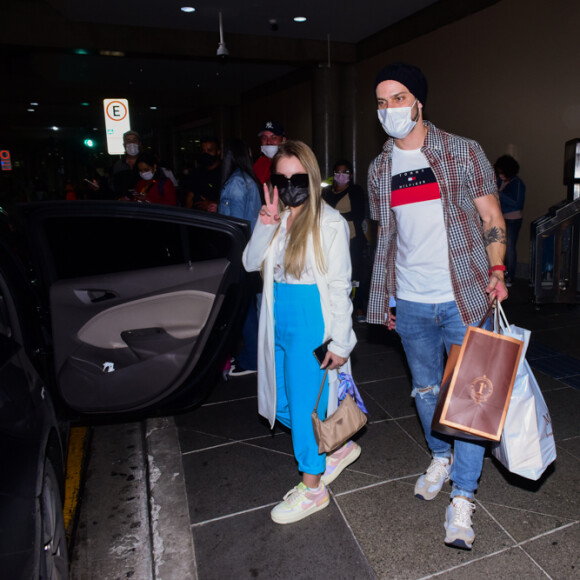 Carla Diaz é flagrada com o namorado, o vereador Felipe Becari