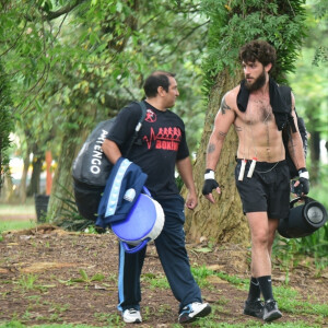 Fotos de Chay Suede sem camisa após treino de boxe repercutiram nas redes sociais