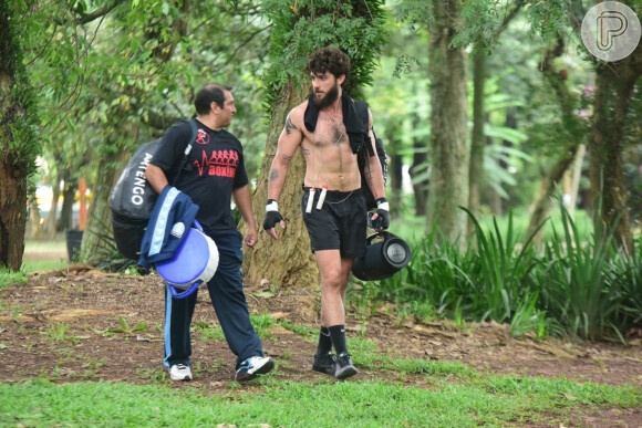 Fotos de Chay Suede sem camisa após treino de boxe repercutiram nas redes sociais