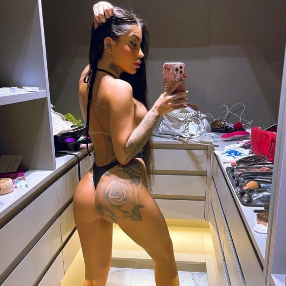 Corpo mais magro de MC Mirella chamou atenção de internauta e cantora se defendeu