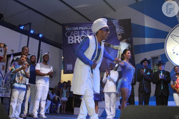 Carlinhos Brown é coroado Rei da Percussão da Portela