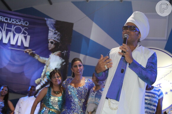 Carlinhos Brown é coroado Rei da Percussão da Portela