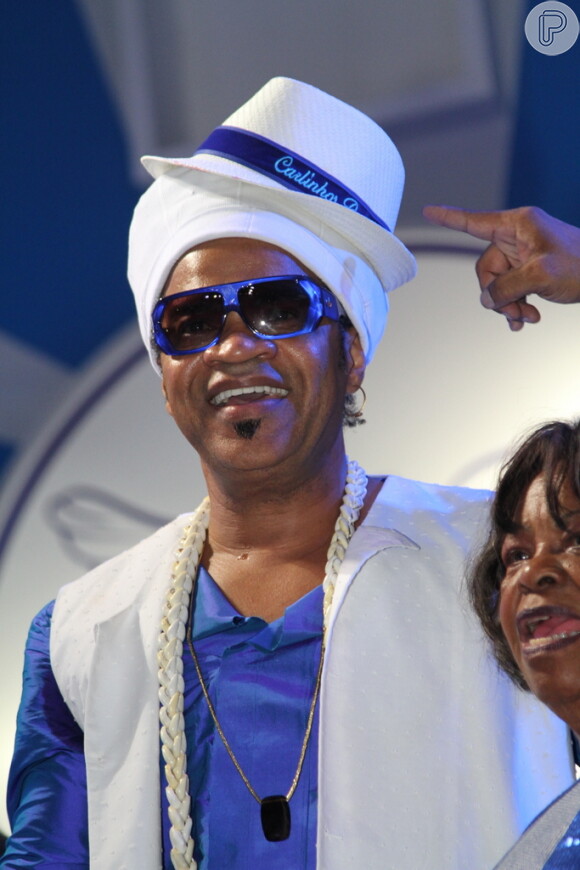 Carlinhos Brown é coroado Rei da Percussão da Portela