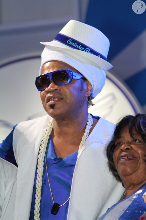 Carlinhos Brown é coroado Rei da Percussão da Portela