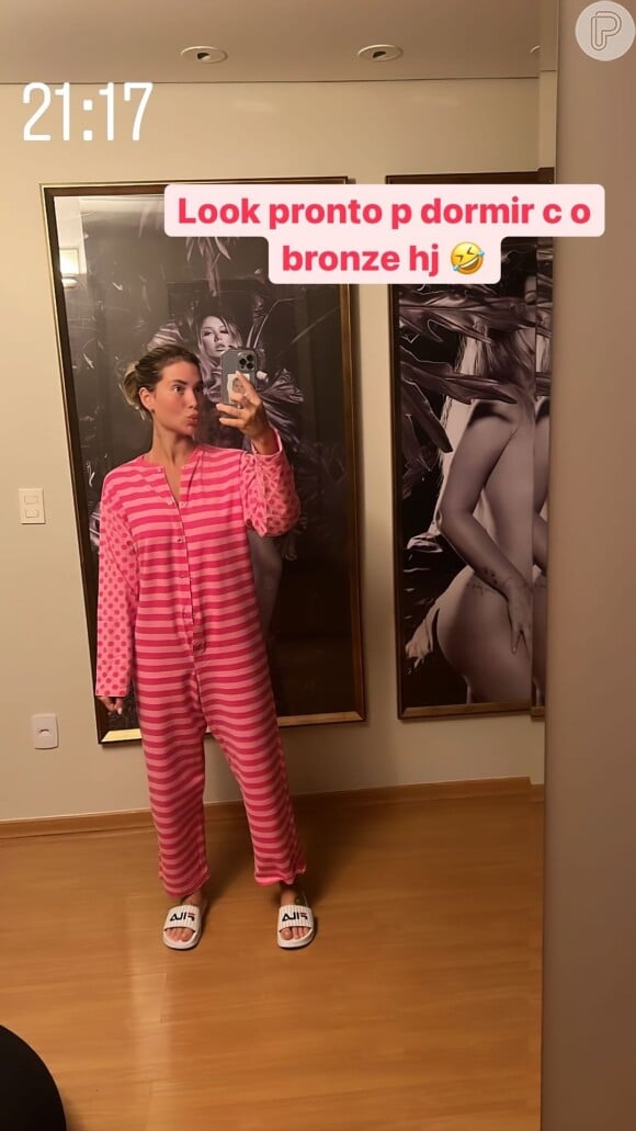 Virgínia Fonseca escolheu um pijama de pernas e mangas longas para dormir logo após o procedimento de bronze