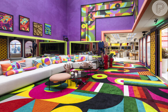 'BBB 22': Tadeu Schmidt se inspirou principalmente na decoração da casa da nova temporada para criar o almoço colorido com a família