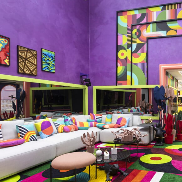 'BBB 22': Tadeu Schmidt se inspirou principalmente na decoração da casa da nova temporada para criar o almoço colorido com a família