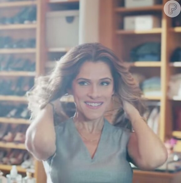 Ingrid Guimarães aparece de calcinha e sutiã no trailer do filme 'Loucas para Casar