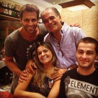 Henri Castelli, Cassiano de 'Flor do Caribe', vai à pizzaria com amigos no Rio