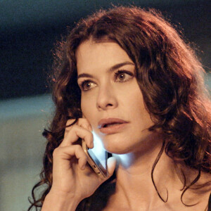 Bárbara (Alinne Moraes) é atropelada e depois desmascarada em armação contra Érica (Fernanda de Freitas) na novela 'Um Lugar ao Sol'