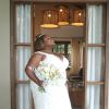 Jojo Todynho posa com vestido de noiva e buquê antes de casamento