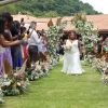 Jojo Todynho caminha até o altar sozinha em casamento