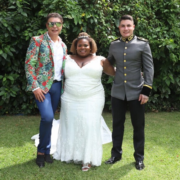 Jojo Todynho posa com o marido, Lucas Souza, e David Brazil