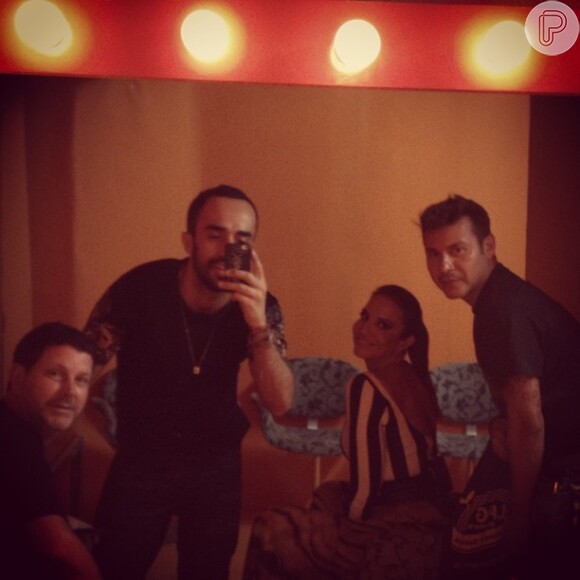 Ivete Sangalo posta foto ao lado de seu novo stylist: Yan Accioli, famoso por ter vestido Sabrina Sato, Claudia Leitte e até o jogador de futebol Kaká