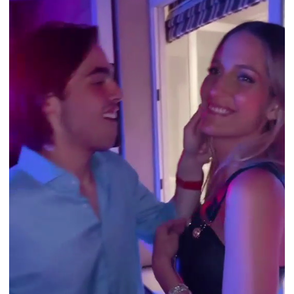 Namorada de João Guilherme Silva, Schynaider roubou a cena na festa do rapaz