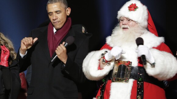 Barack Obama dança com Papai Noel e inaugura árvore de Natal da Casa Branca