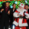 Barack Obama dança com Papai Noel em evento