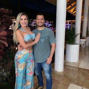 Andressa Urach e Thiago Lopes esperam o primeiro filho, Leon