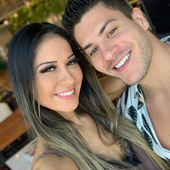 Mayra Cardi admitiu estar com saudades de Arthur Aguiar, que está confinado no 'BBB 22'