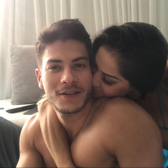 Mulher de Arthur Aguiar, Mayra Cardi considera o sexo uma atividade 'sagrada'