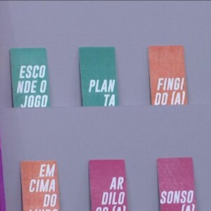 No jogo da discórdia do 'BBB 22', participantes tinham que escolher duas placas com rótulos para botar na testa de um ou dois colegas