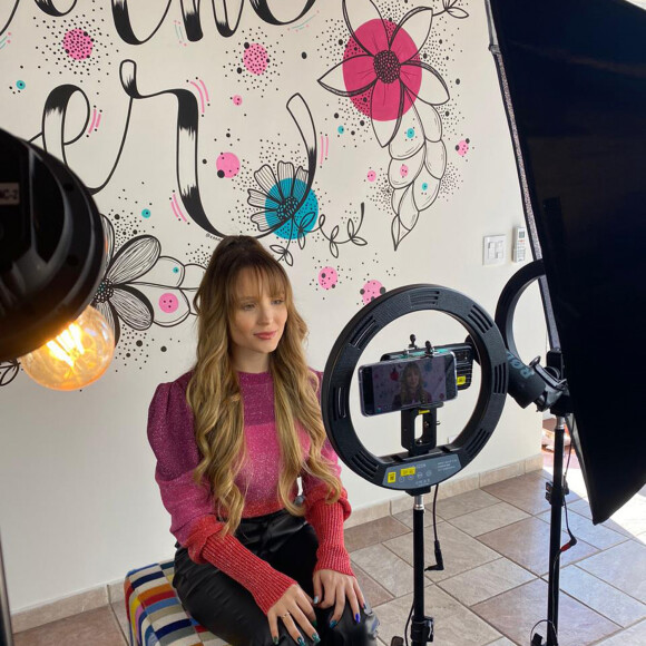 Larissa Manoela não faz publicações de divulgação nas redes sociais por menos de R$ 150 mil, segundo o jornal Extra