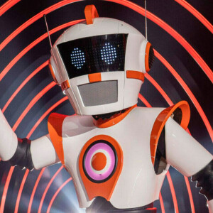 'Tha Masked Singer': Robô, vencedor da batalha tripla do grupo B, volta ao programa no próximo domingo (13)