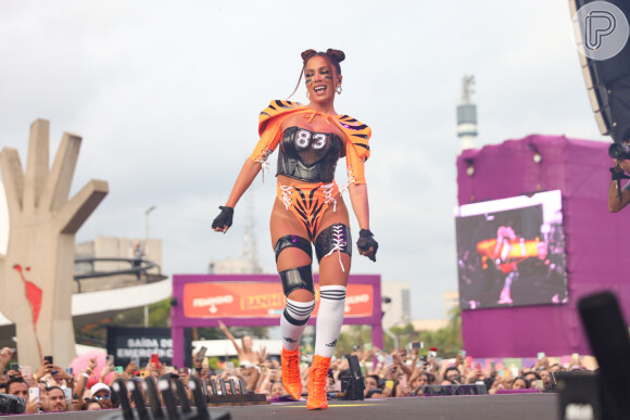 Foto: Anitta usou look nas cores do time Cincinatti Bengals, do qual o  jogador Tyler Boyd faz parte - Purepeople