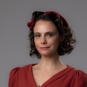 Matias (Antonio Calloni) empurra a mulher, Violeta (Malu Galli), em surto na novela 'Além da Ilusão'